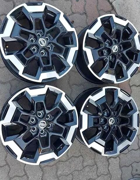 18inch Nissan Navara Pro original mags new set - Private Seller