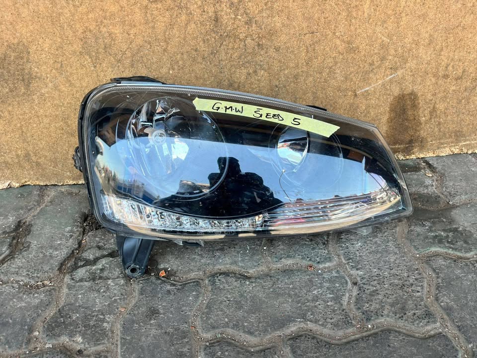 GWM STEED 5 Headlight - Private Seller GWM STEED 5 Headlight - Private Seller