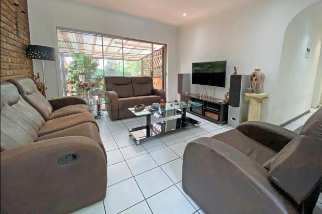 House For Sale in Alberton North