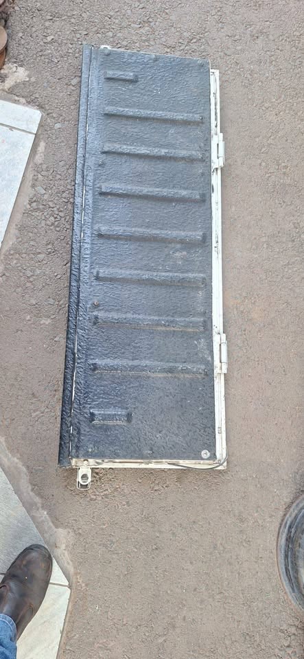 Nissan NP300 hardbody single cap Tailgate for sale WhatsApp or cell