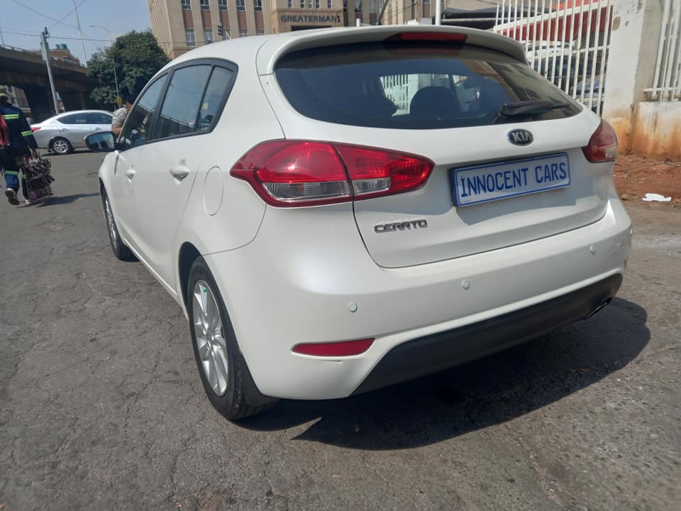 2014 KIA CERATO 1.6 PETROL, MANUAL TRANSMISSION, WHITE COLOUR, MILEAGE
