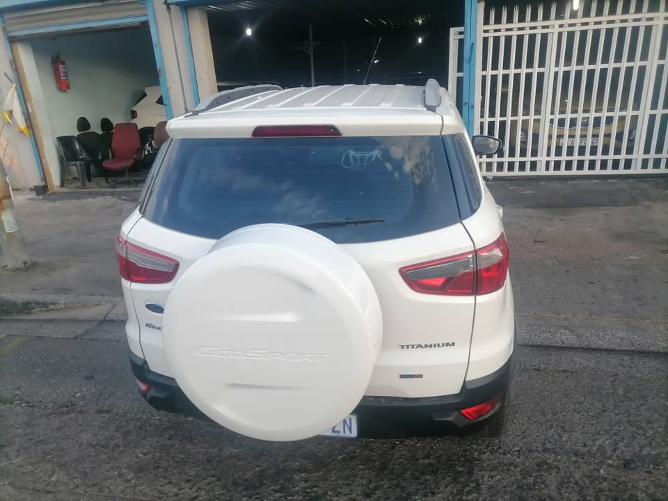 2018 Ford Ecosport 1.5 TDCI Titanium SUV with a leather seat