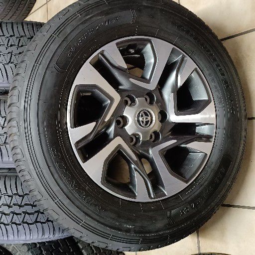 2023 Toyota fortuner with dunlop grandtrek AT30