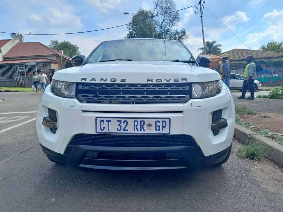 2012 Range Rover Evoque SD4 Automatic, White, 125000kms Reverse Camera, Sensor, Leather seat 2012 Range Rover Evoque SD4 Automatic, White, 125000kms Reverse Camera, Sensor, Leather seat