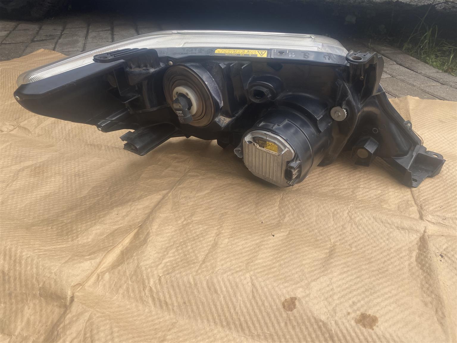 2015 TOYOTA FORTUNER XENON HEADLIGHT LEFT SIDE FOR SALE. IN EXCELLENT CONDITION