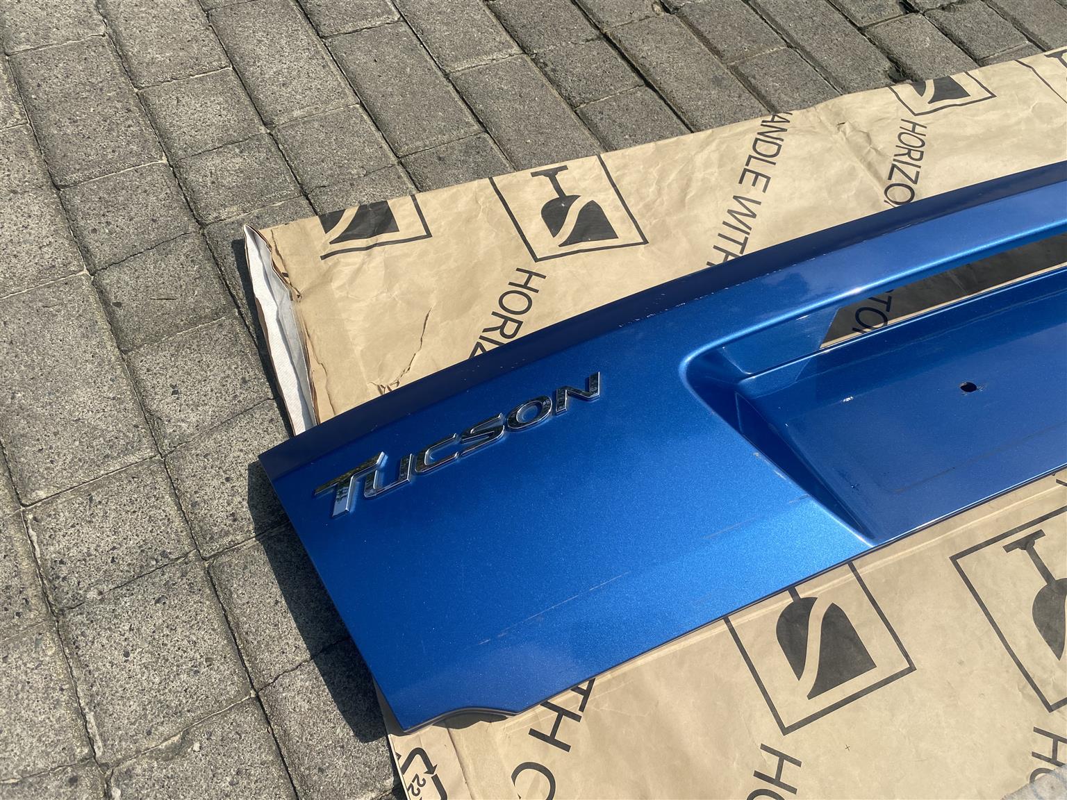 2018 HYUNDAI TUCSON TAILGATE ARCH MOULDING FOR SALE. IN EXCELLENT CONDITION - Private Seller