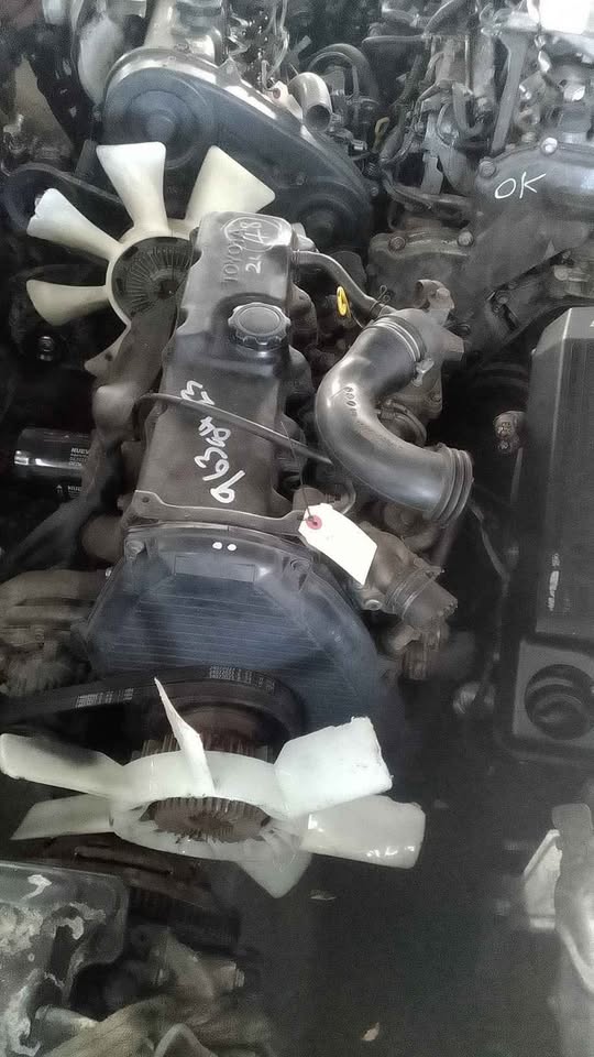 TOYOTA HILUX 2L 2.4L DESIEL COMPLETE ENGINE FOR SALE - Private Seller TOYOTA HILUX 2L 2.4L DESIEL COMPLETE ENGINE FOR SALE - Private Seller