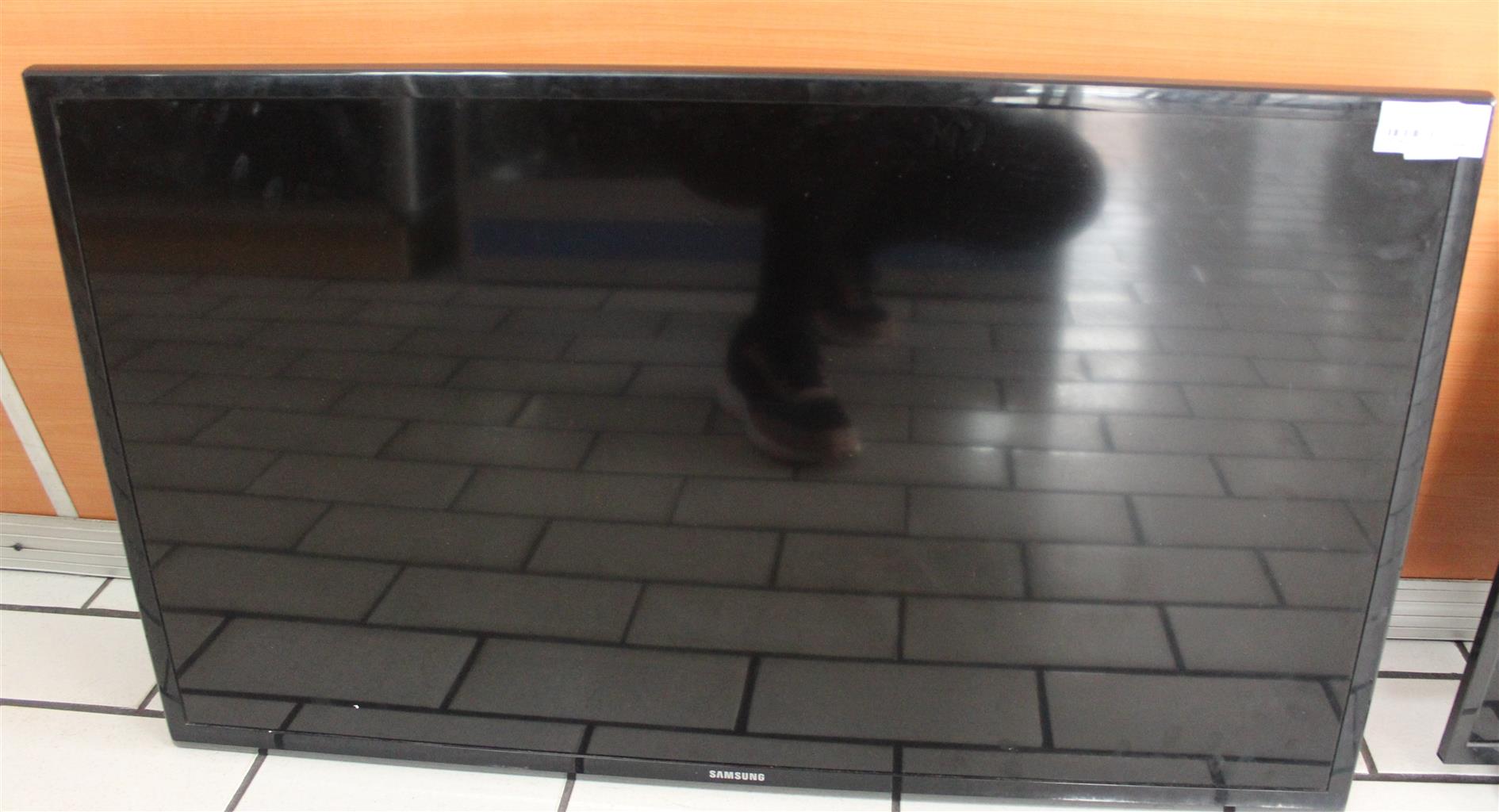 SAMSUNG UA39EH5003K 39INCH LED TV WITH REMOTE NO LEGS S061364A