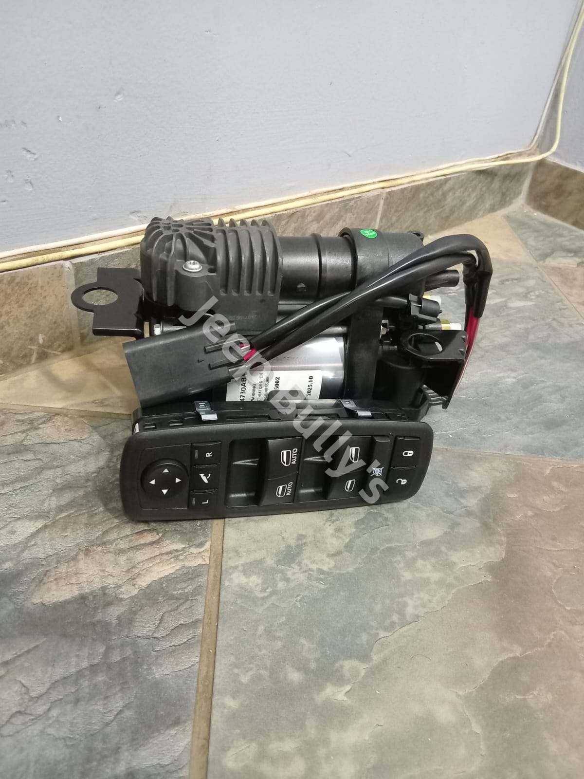 Jeep Grand Cherokee Wk2 Air Suspension Pump & Window Switches - Private Seller Jeep Grand Cherokee Wk2 Air Suspension Pump & Window Switches - Private Seller