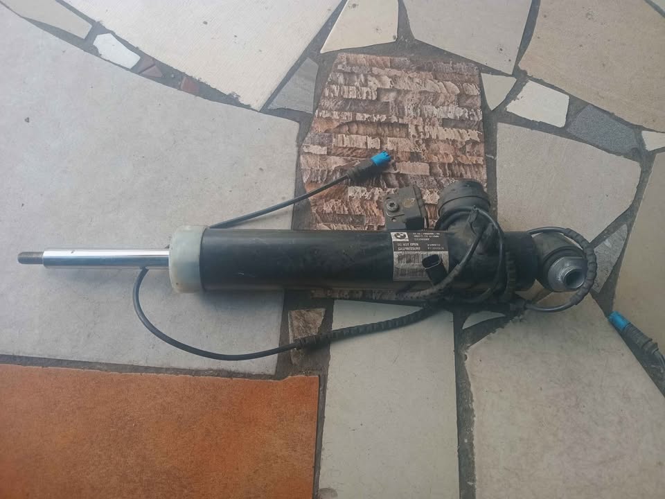 2016 BMW X6M Rear Right Suspension Shock Absorber OEM 105413 10 011348 - Private Seller