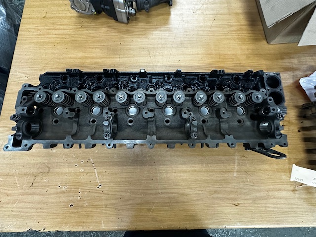Cylinder Head 6HH1 Isuzu - Private Seller Cylinder Head 6HH1 Isuzu - Private Seller