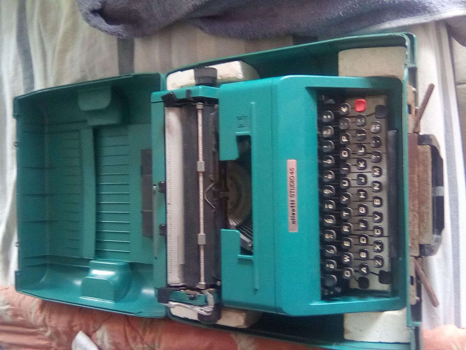 Olivetti studio 45 typewriter