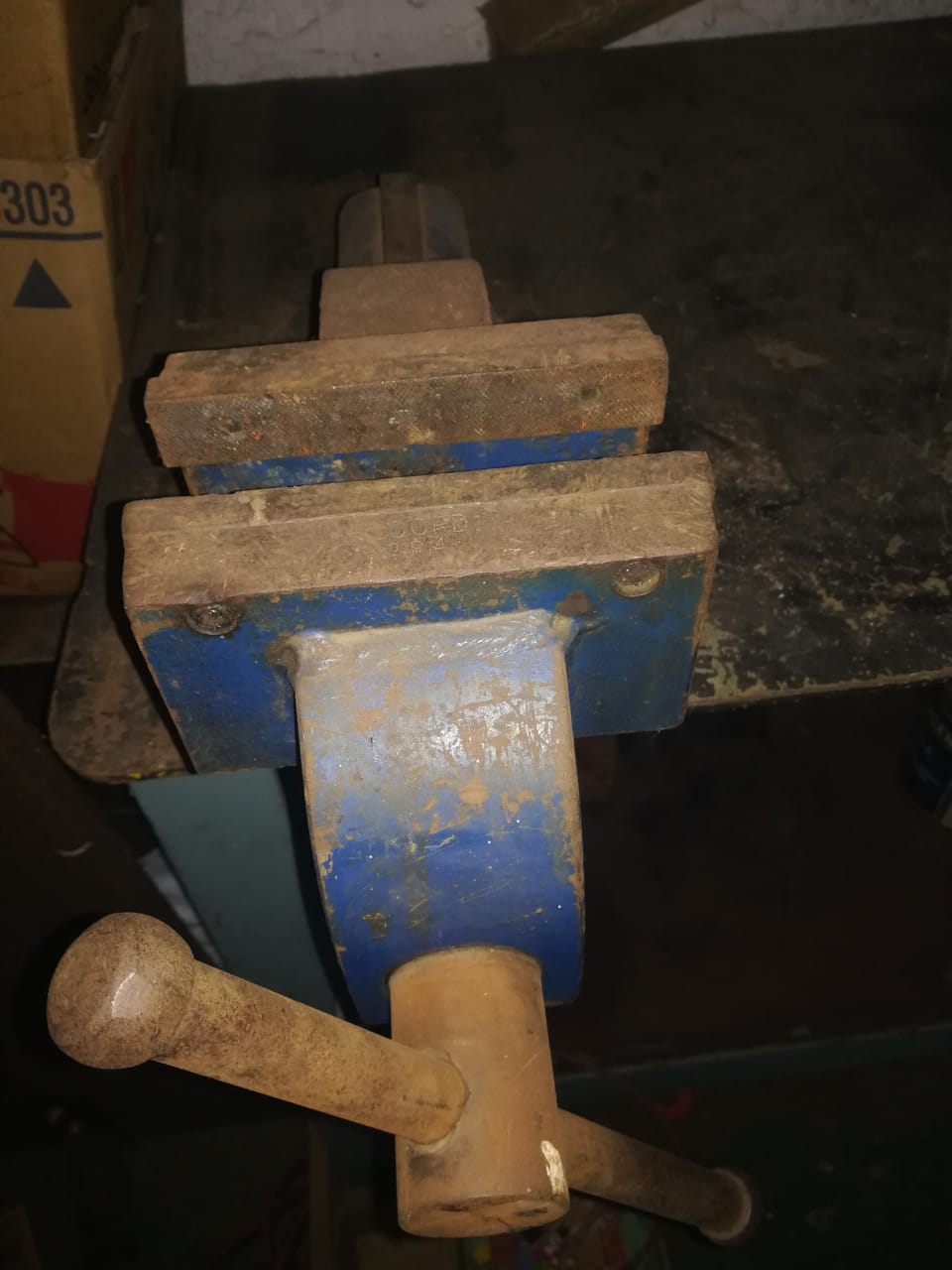 Heavy Duty Steel Work Bench with fitted vice | Junk Mail Marketplace