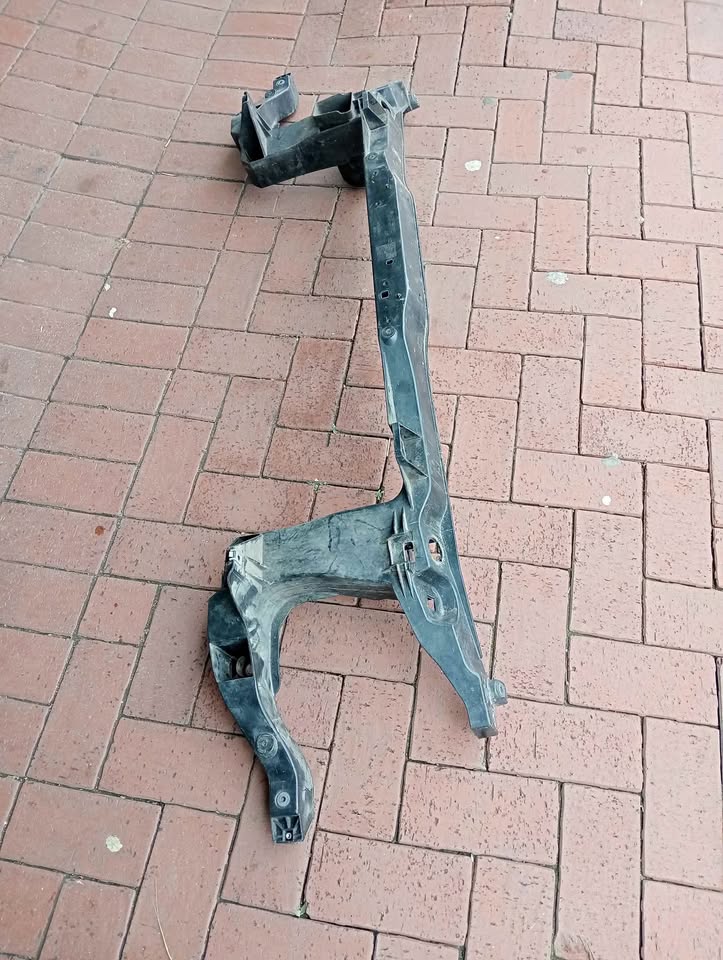 Mercedes Benz Vito W447 cradle for sale Used Auto Body Spare Parts at Sema - Private Seller Mercedes Benz Vito W447 cradle for sale Used Auto Body Spare Parts at Sema - Private Seller