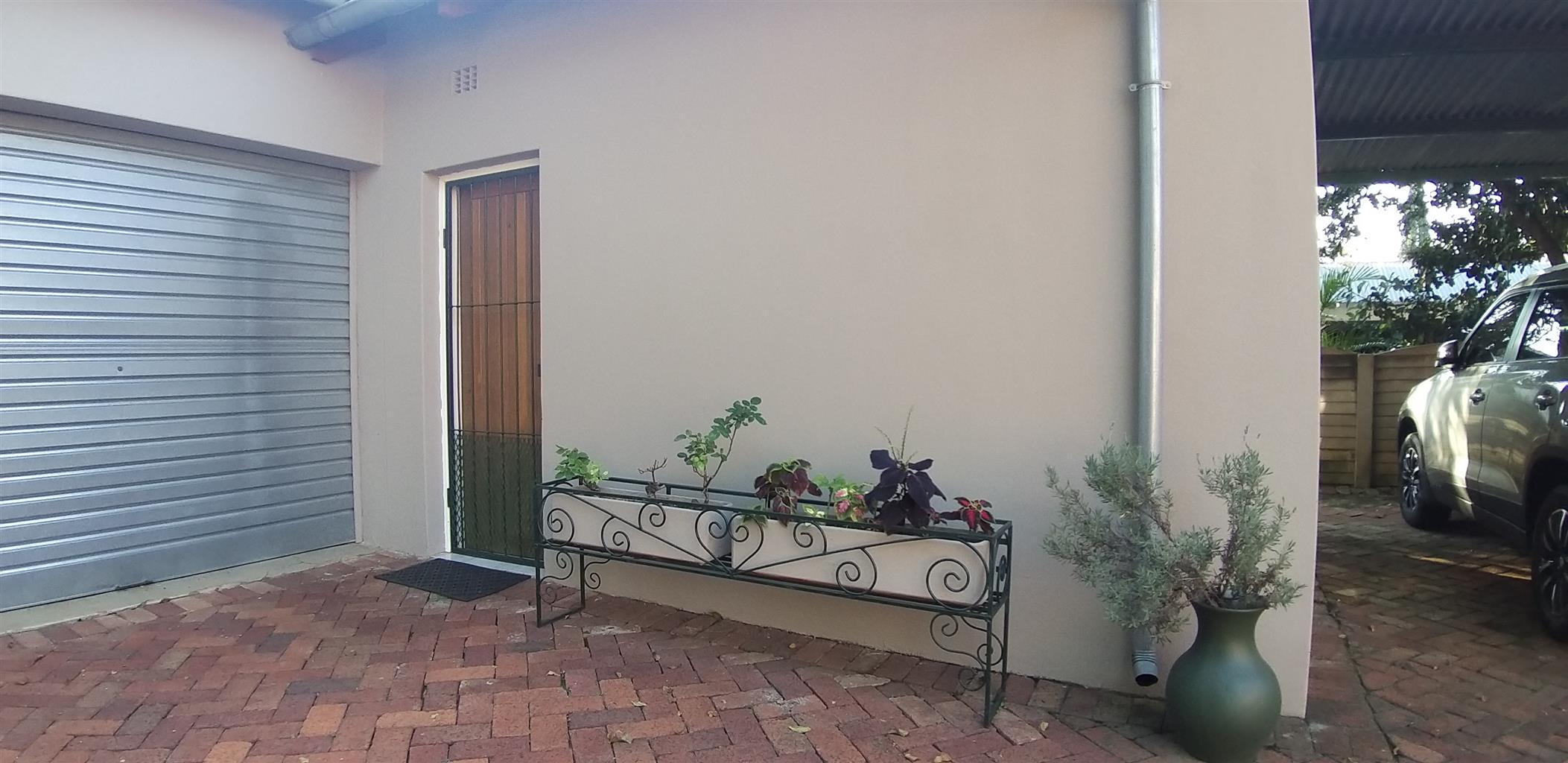 Garden Flat in Rietfontein (Single Person)