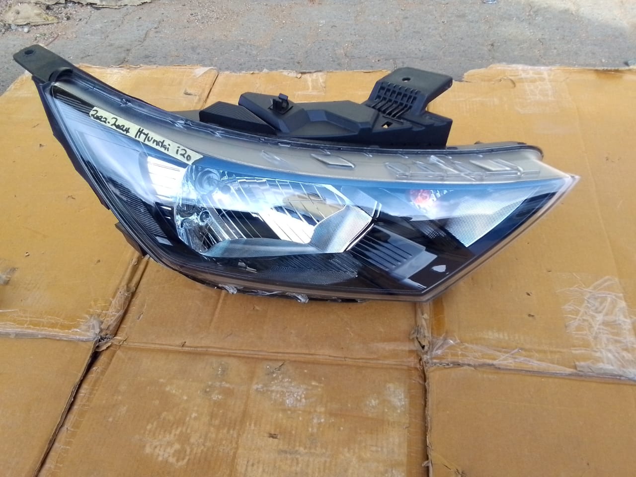 (2022-2024) HYUNDAI I20 RHS HEADLIGHT FOR SALE - Private Seller