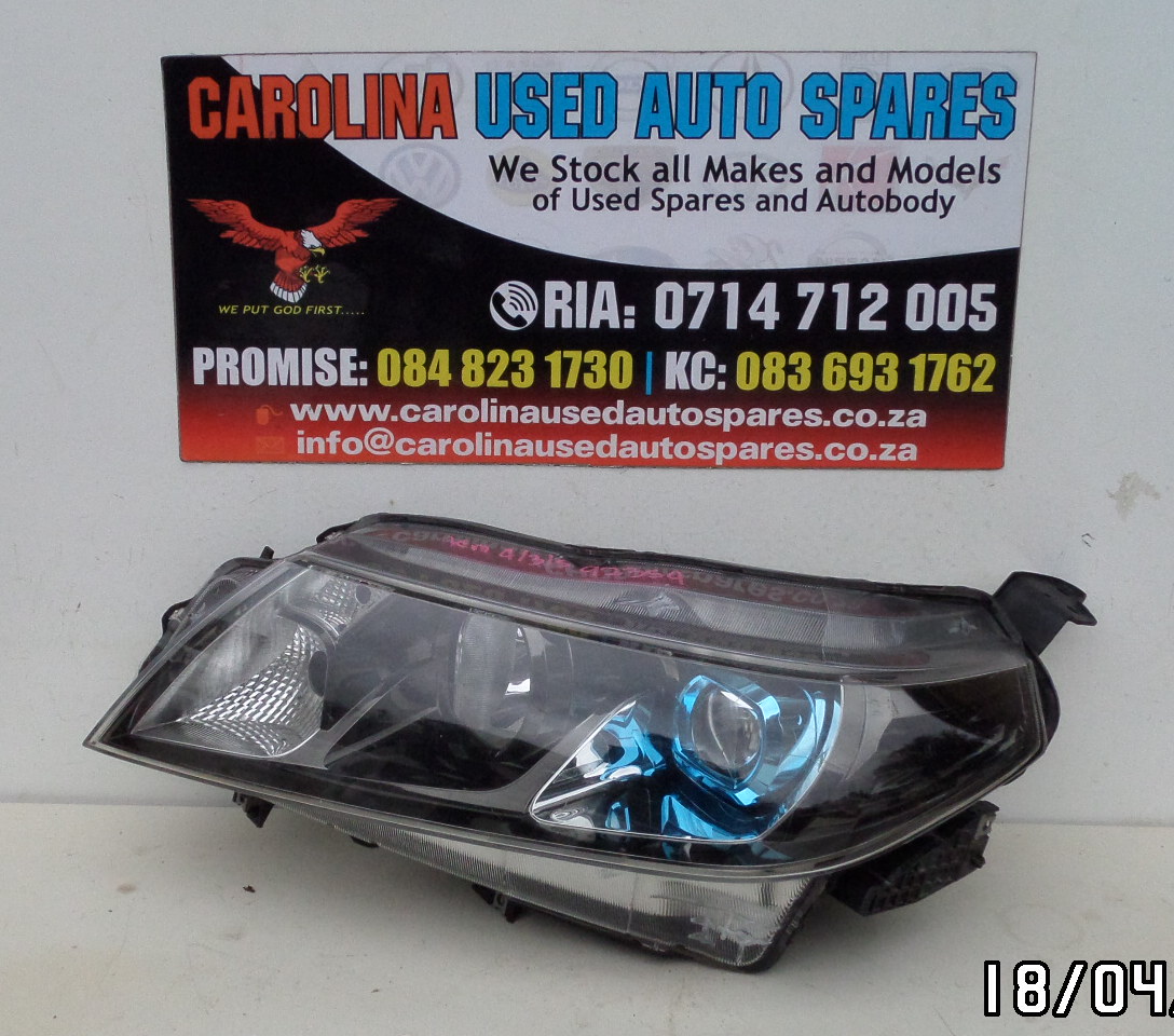 Suzuki Vitara left side standard projected headlight (blue) - Private Seller Suzuki Vitara left side standard projected headlight (blue) - Private Seller