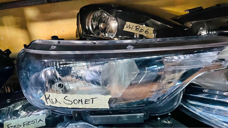 Kia Sonet headlight - Private Seller Kia Sonet headlight - Private Seller