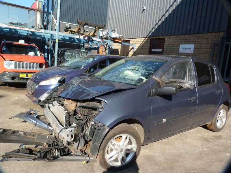 Renault Clio III 1.6 Expression AT Blue - 2007 STRIPPING FOR SPARES - Private Seller