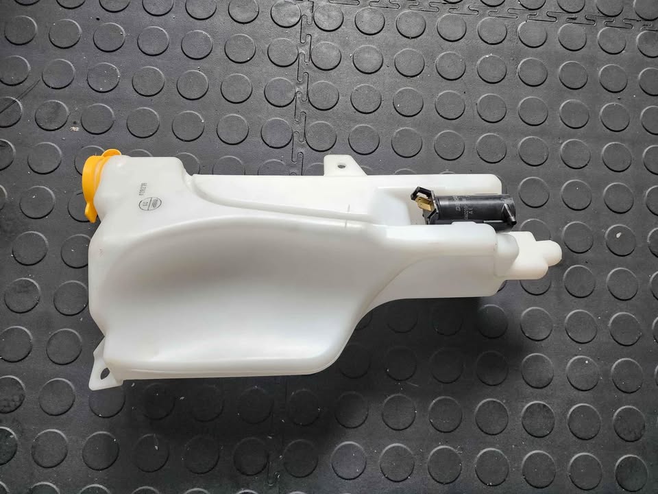 MAZDA BT50 - RANGER WINDSCREEN WASHER BOTTLE - Private Seller MAZDA BT50 - RANGER WINDSCREEN WASHER BOTTLE - Private Seller