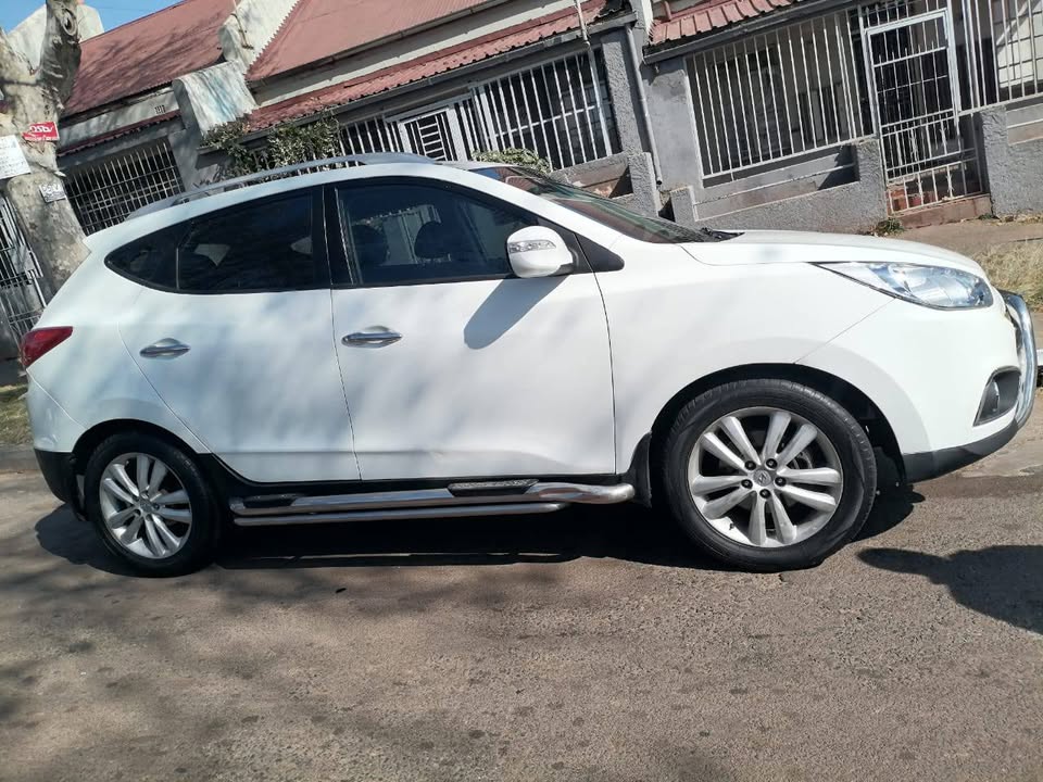 2011 HYUNDAI IX35 2.0 MANUAL TRANSMISSION IN EXCELLENT CONDITION  REVERSE CAMERA