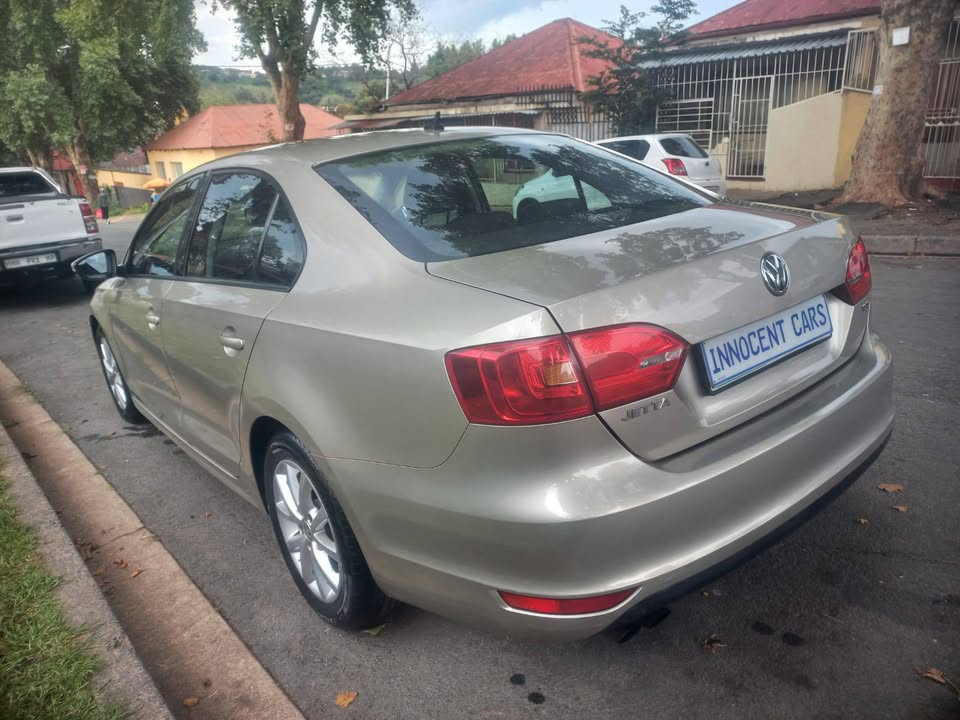 2013 VW JETTA 6 Comfortline 1.4 Tsi Petrol, Manual, Gold Color, mileage 89000kms