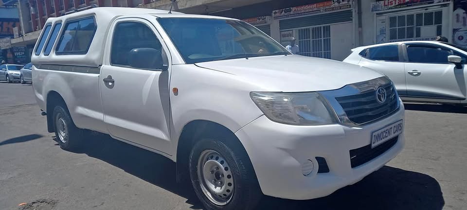 2015 TOYOTA HILUX 2.5 DIESEL, SINGLE CAB, MANUAL, WHITE COLOUR, MILEAGE 2015 TOYOTA HILUX 2.5 DIESEL, SINGLE CAB, MANUAL, WHITE COLOUR, MILEAGE