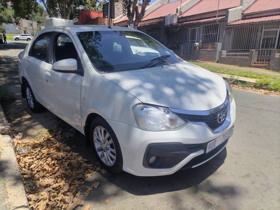 2015 Toyota etios 1.5 sedan