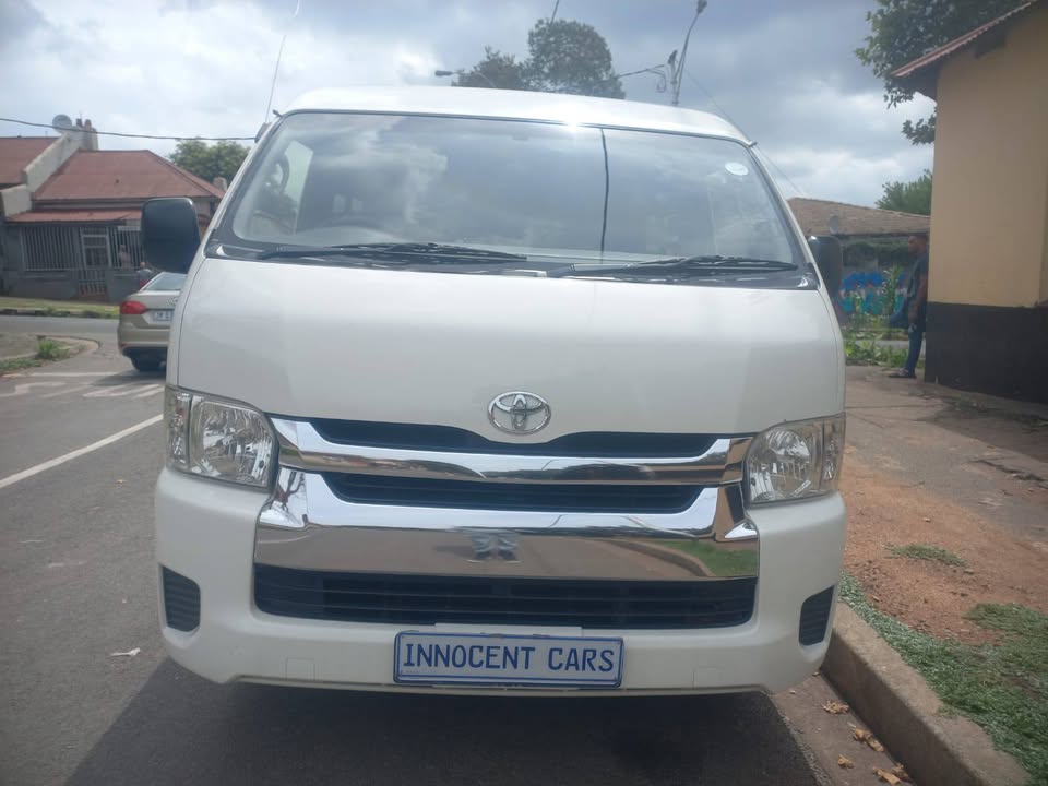 Toyota QUANTUM 2.7 GL PETROL, Manual, Color White, 10 seaters, Mileage 176000kms