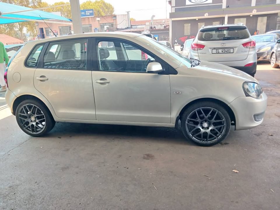 2011 VW POLO VIVO 1.4 HATCHBACK  Transmission: Manual  Mileage: 70000km  Silver 2011 VW POLO VIVO 1.4 HATCHBACK  Transmission: Manual  Mileage: 70000km  Silver