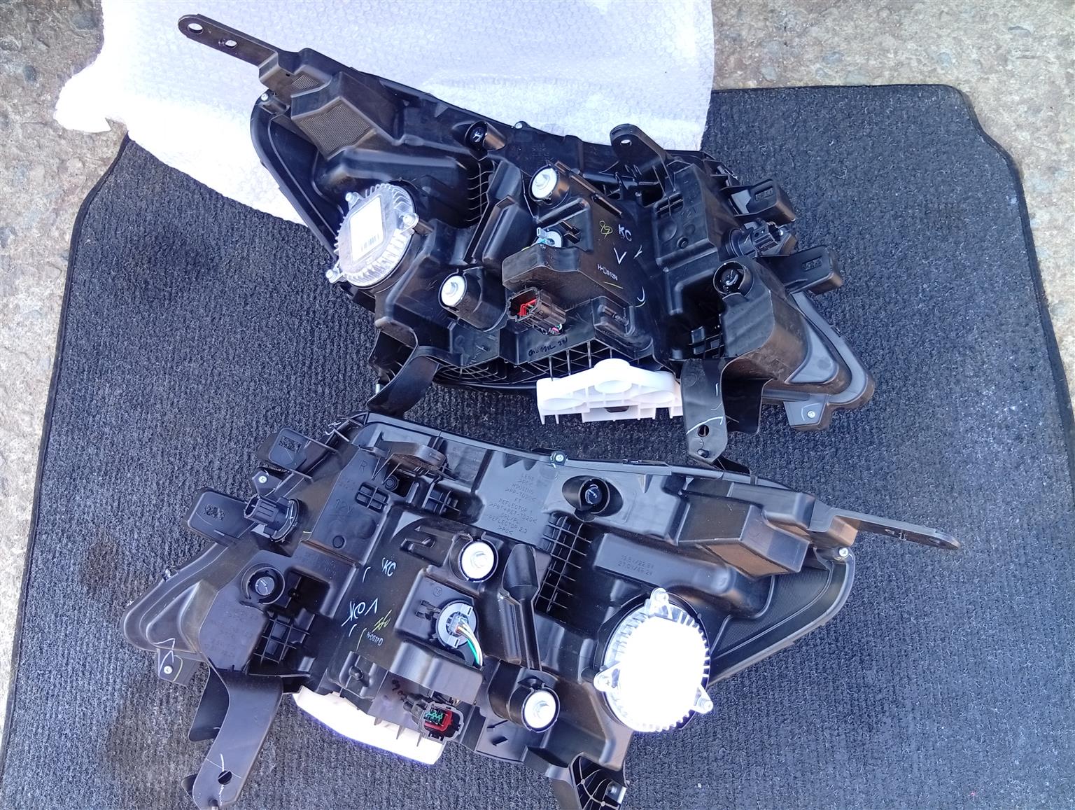 2022-2024 nissan Navara left and right led brand new headlights for sale