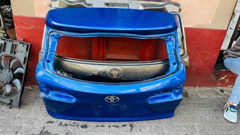 Toyota Corolla Cross tailgate - Private Seller Toyota Corolla Cross tailgate - Private Seller