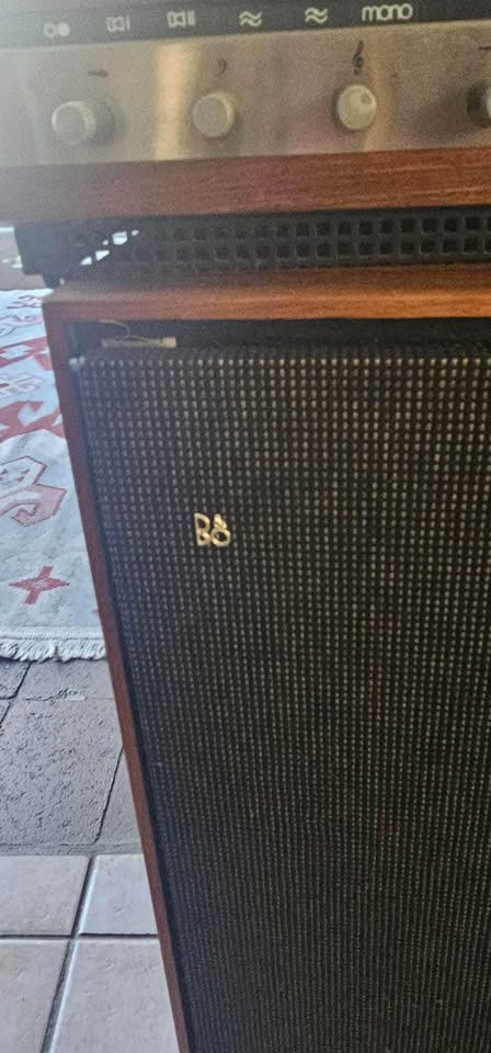 Vintage B&O Beomaster 1000 speakers, tuner/amplifier