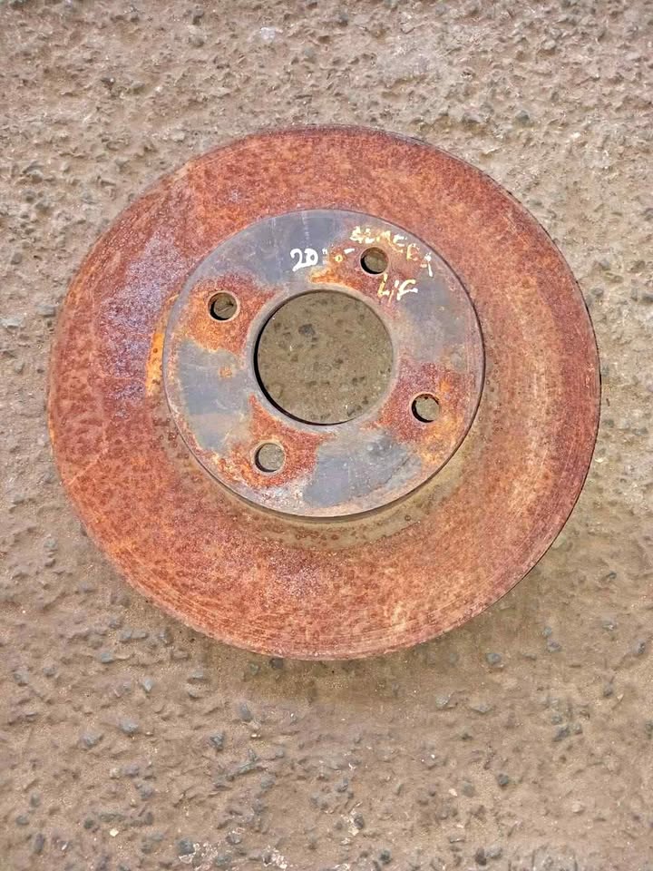 Nissan Almera 2012 brake disc - Private Seller Nissan Almera 2012 brake disc - Private Seller