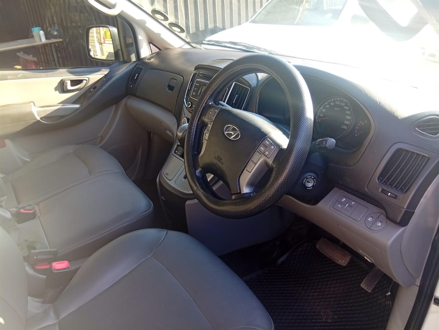 2016 Hyundai H-1 2.5 Auto 9 Seater CRDi Bus GLS  Automatic  Leather Sea