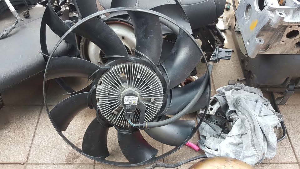 Discovery 4 Tailgate AUTO EZI - Private Seller