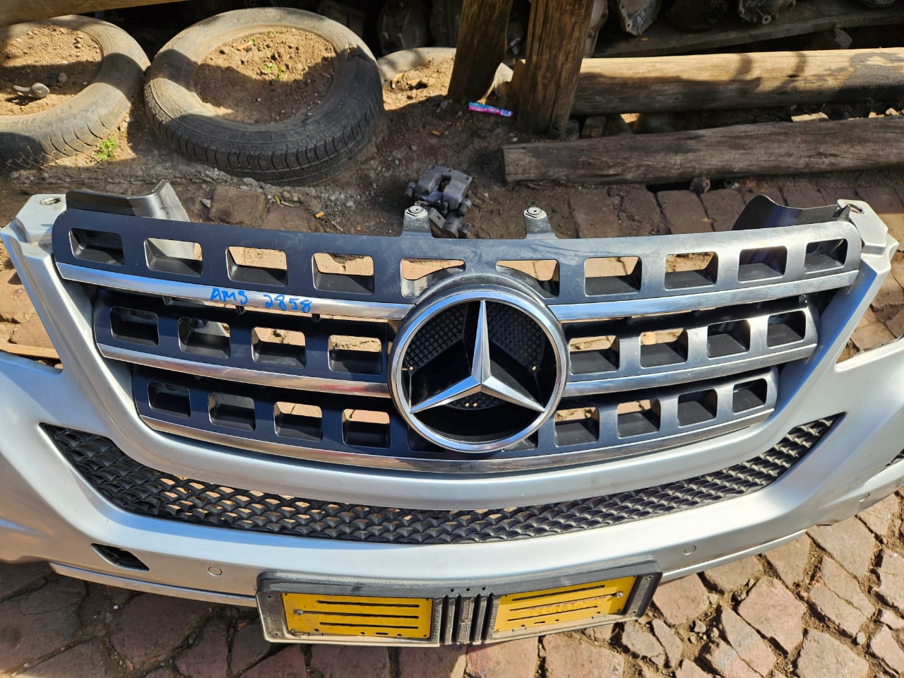 Mercedes-Benz ML350 W164 2010 used front bumper for sale.