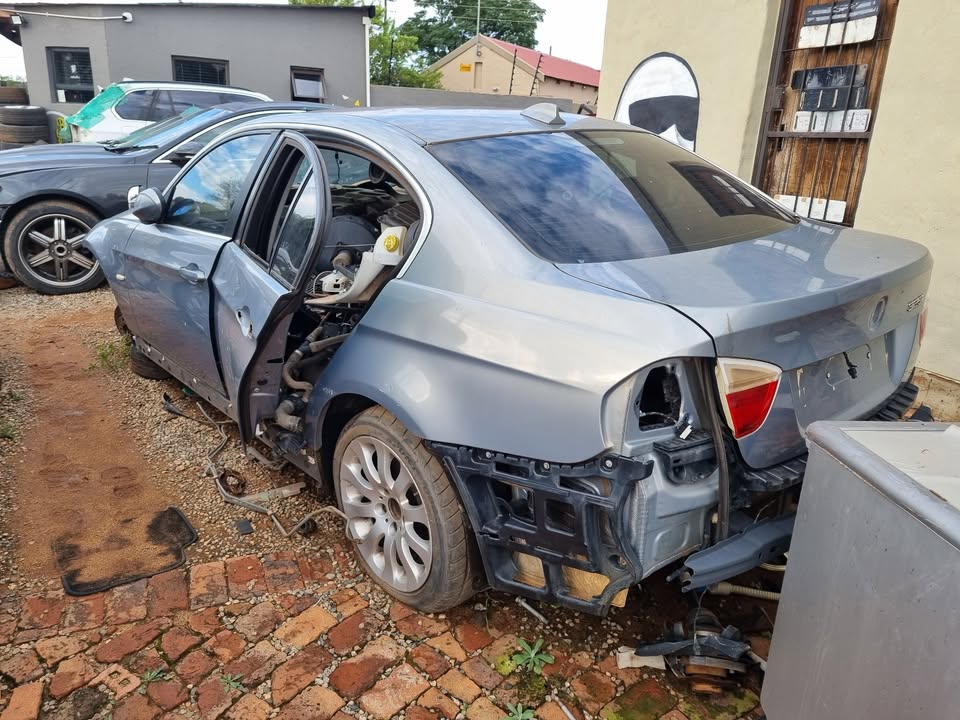 2006 BMW 323I E90 STRIPPING AS SPARES