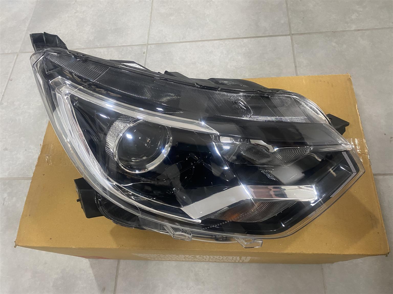 2024 RENAULT TRIBER HEADLIGHT RIGHT SIDE FOR SALE. IN EXCELLENT CONDITION - Private Seller 2024 RENAULT TRIBER HEADLIGHT RIGHT SIDE FOR SALE. IN EXCELLENT CONDITION - Private Seller