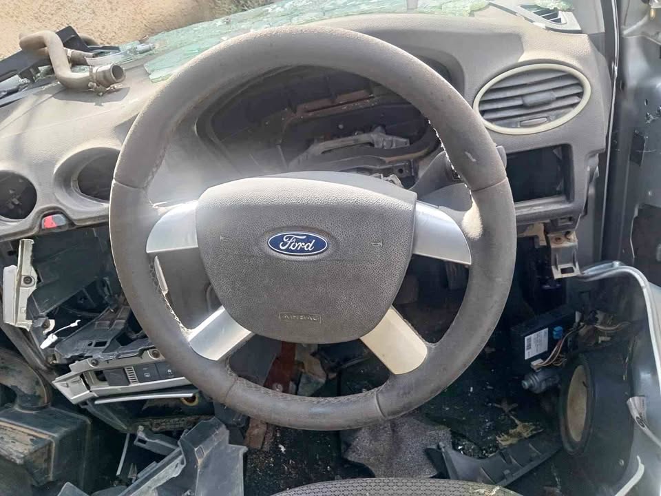 Ford focus 2010 steering wheel selling - Private Seller Ford focus 2010 steering wheel selling - Private Seller