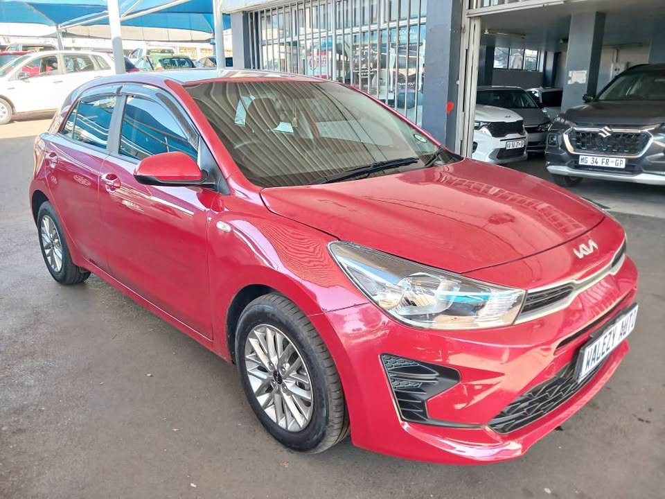 2023 KIA RIO TEC 1.2 HATCHBACK  Transmission: Manual  Mileage: 28000km  Fueltype: Petrol  Maroon