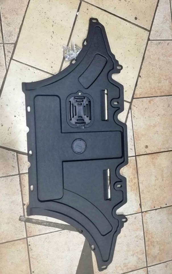 Brand New AUDI A4 A5 splash cover