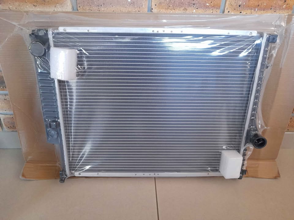 BMW E30 320/325i 6 cylinder BRAND NEW RADIATORS FOR SALE