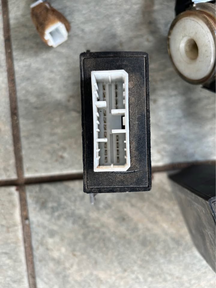 2001-03 Mitsubishi Colt 2.8 Lockset For Sale - Private Seller 2001-03 Mitsubishi Colt 2.8 Lockset For Sale - Private Seller