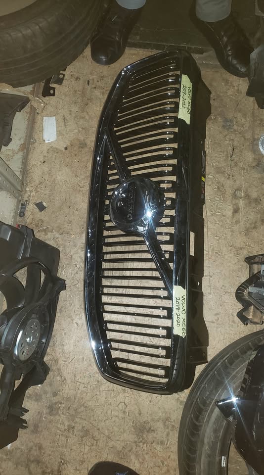 Volvo Xc60 grille - Private Seller Volvo Xc60 grille - Private Seller
