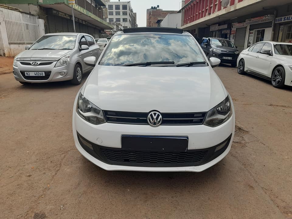 2013 Vw polo 1.4 comfortline Panoramic Roof leather interior 81000kilos Available
