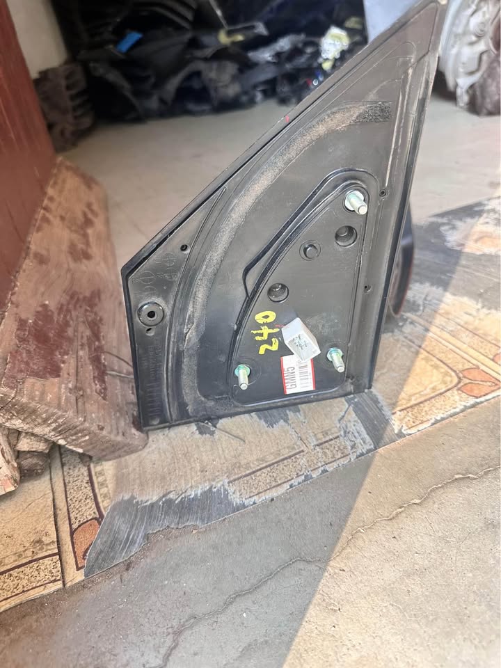 Hyundai accent right side mirror - Private Seller Hyundai accent right side mirror - Private Seller