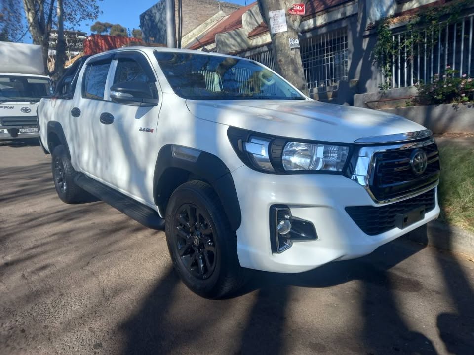 2017 Toyota hilux double cab 2.4gd6 Diesel, 4x4 Manual, WHITE,  120000kms