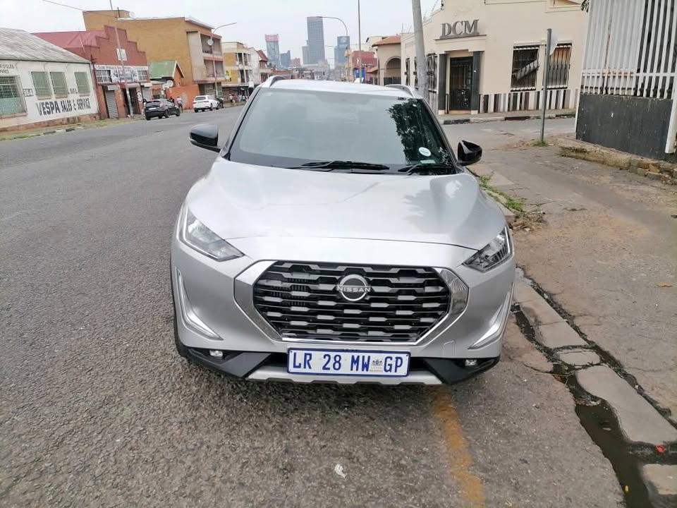 2021 Nissan Magnite 1.0 SUV Turbo with a Nice interior seat and Service book and Reserve Camera
