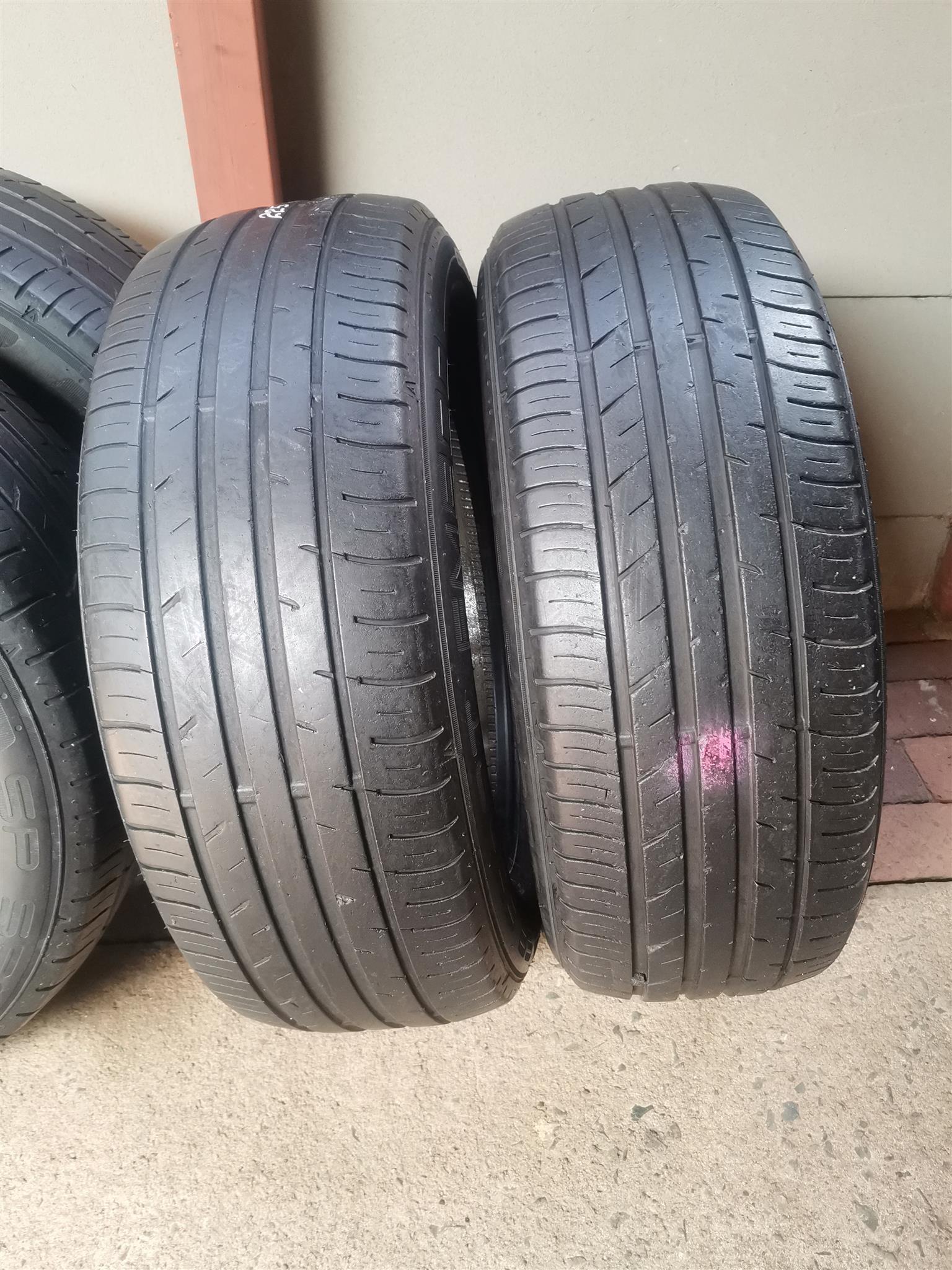 Dunlop 225/60/R17 - Private Seller Dunlop 225/60/R17 - Private Seller